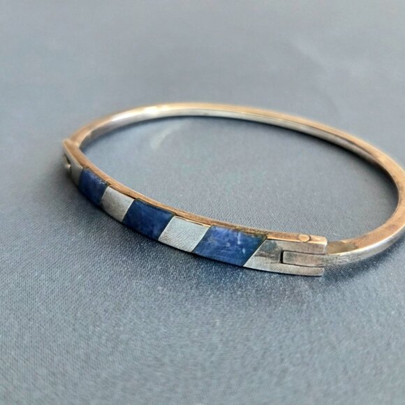 Vintage Peruvian Silver 950 Bracelet Hoop with Inlayed Lapis Lazuli. - Picture 2 of 10